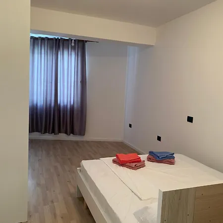 Genti * Sarandë